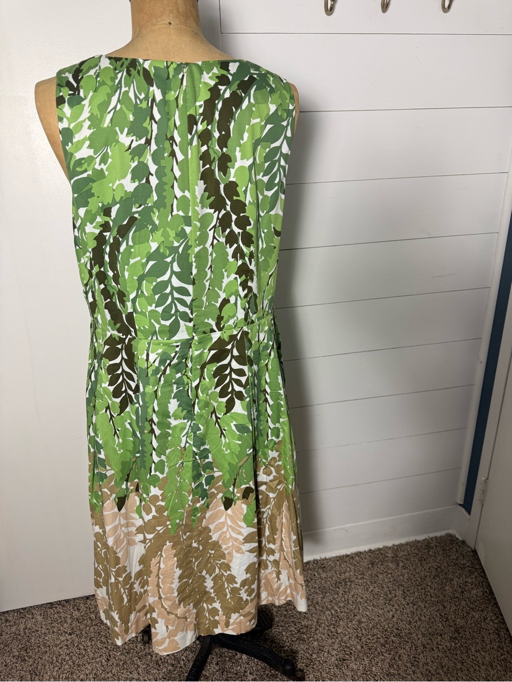 Talbots Sleeveless Green Leaf Print V-Neck Dress - Picture 4 of 7